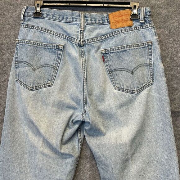 Levi's Jeans Men's‎ Size 35 x 34 Blue Denim Straight Leg High-Rise Light Wash - Picture 2 of 16